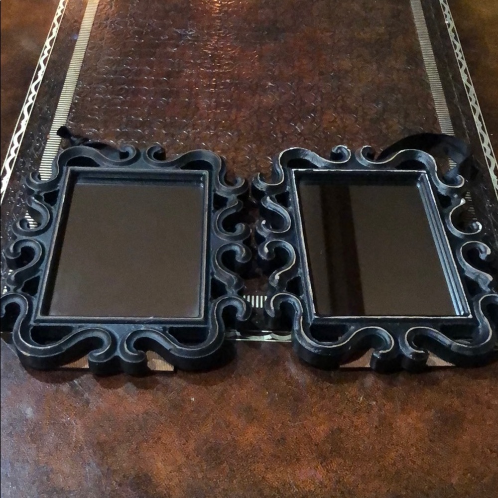 2 small mirrors
